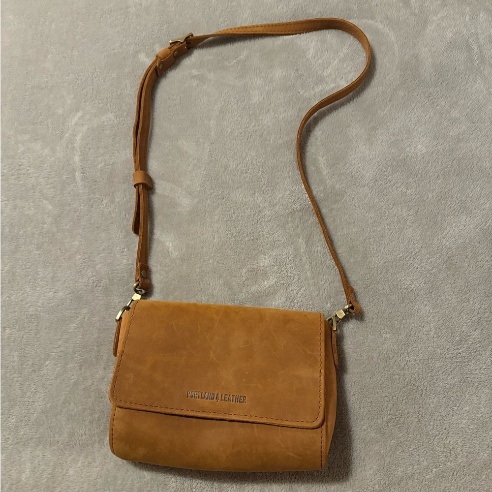 Portland Leather metro crossbody in Dakota.